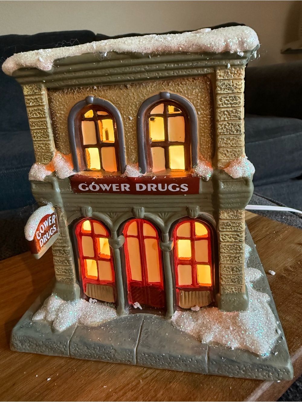Enesco Vtg It’s A Wonderful Life Lighted Gower Drugstore Christmas Village 2002